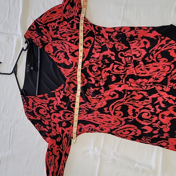 Elegant Red and Black Wrap Dress - Picture 5 of 7